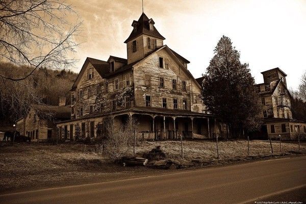 MAISONS ABANDONNEES OU HANTEES